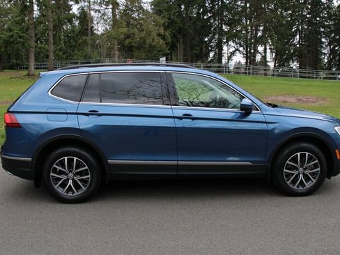 Used 2020 Volkswagen Tiguan SE w/ Panoramic Sunroof Package image 14