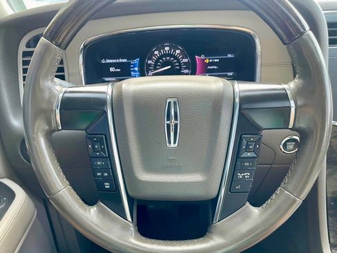 Used 2015 Lincoln Navigator 2WD image 33