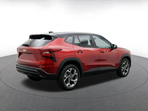 Used 2025 Chevrolet Trax LT FWD image 9