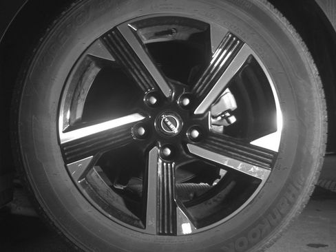 Used 2025 Nissan Sentra SV FWD image 14