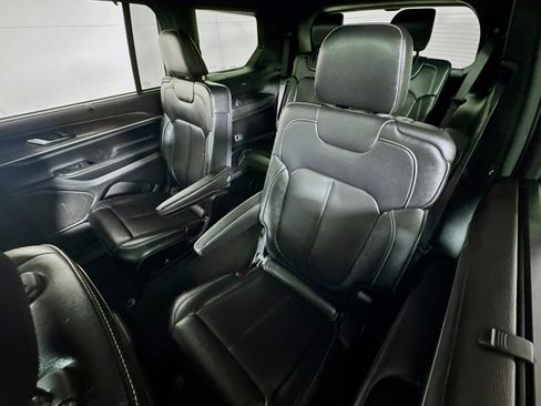 Used 2024 Jeep Grand Cherokee L Limited w/ Luxury Tech Group II image 23