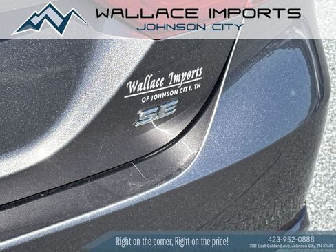 Used 2020 Toyota Camry SE FWD image 11