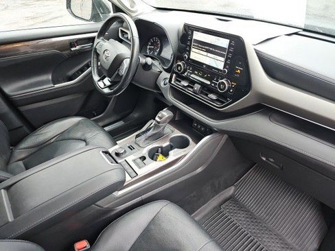 Used 2021 Toyota Highlander Limited image 14