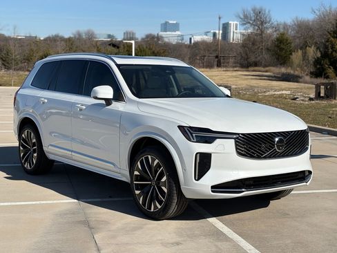 New 2026 Volvo XC90 B6 Ultra w/ Lounge Package image 4