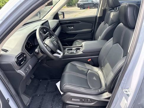 Used 2025 Honda Pilot Touring image 14