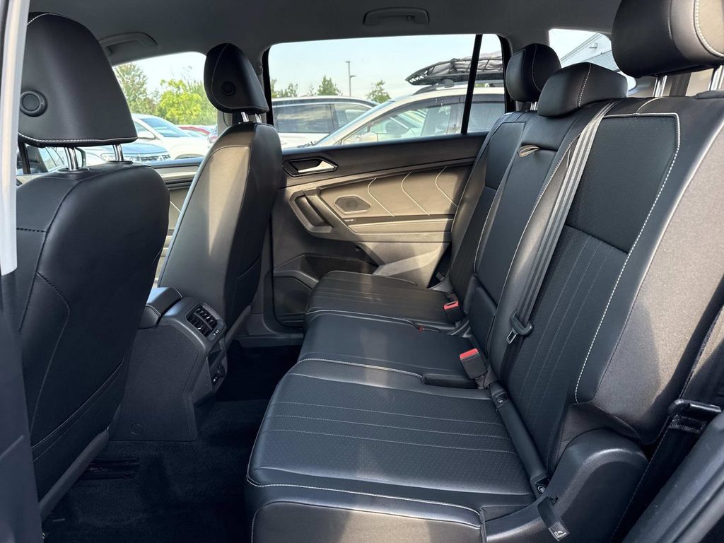 Used 2022 Volkswagen Tiguan SE FWD image 11