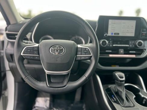 Certified 2025 Toyota Highlander XLE image 15