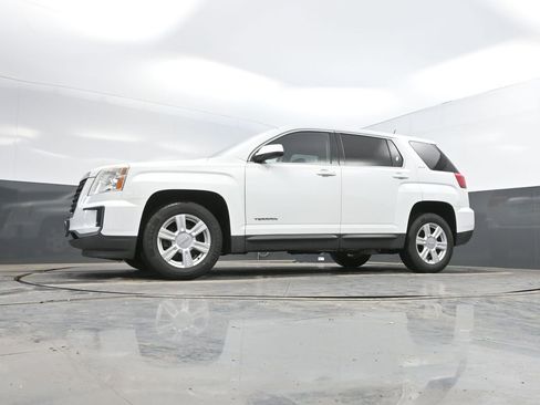 Used 2016 GMC Terrain SLE image 28