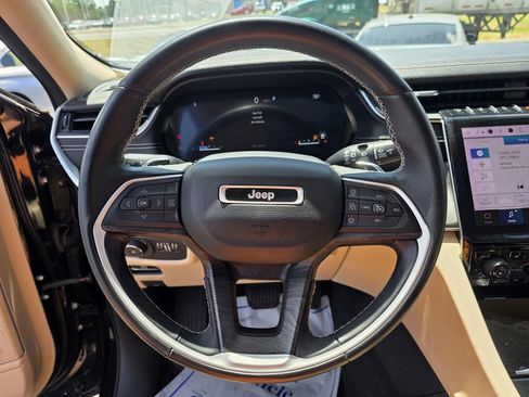 Used 2022 Jeep Grand Cherokee Limited AWD/4WD image 16