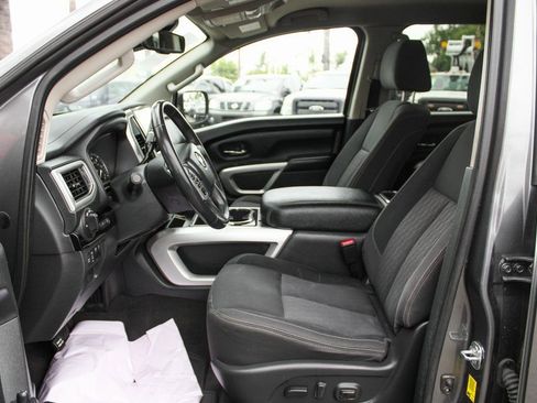 Used 2021 Nissan Titan SV w/ SV Convenience Package image 17