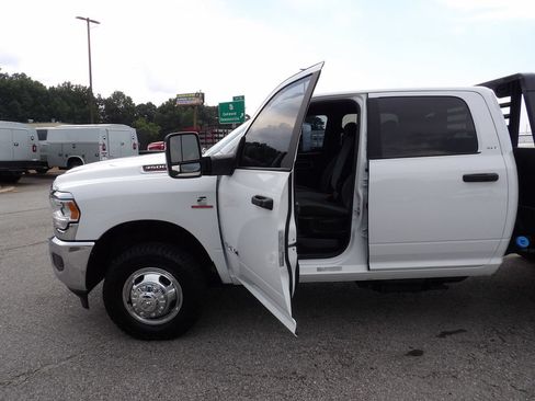 Used 2024 RAM 3500 SLT w/ Quick Order Package 2YG SLT AWD/4WD image 13