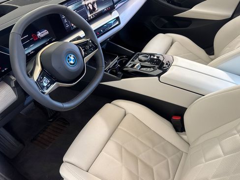Used 2026 BMW i5 eDrive40 RWD image 4