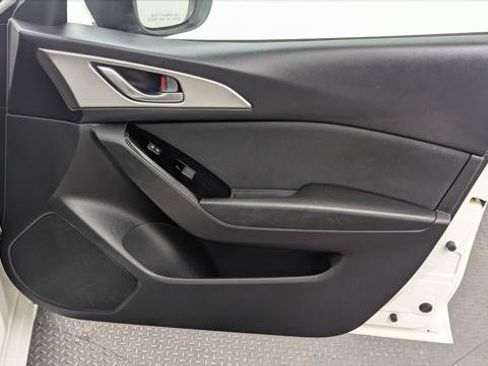 Used 2017 MAZDA MAZDA3 Sport FWD image 19