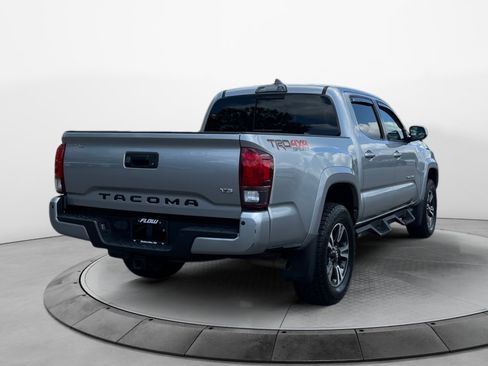 Used 2018 Toyota Tacoma TRD Sport AWD/4WD image 7