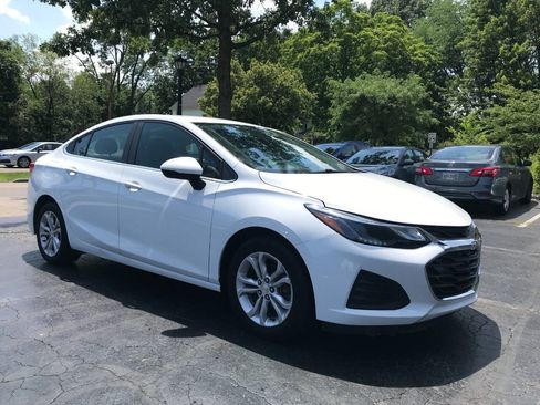 Used 2019 Chevrolet Cruze LT w/ LT True North Edition FWD image 2