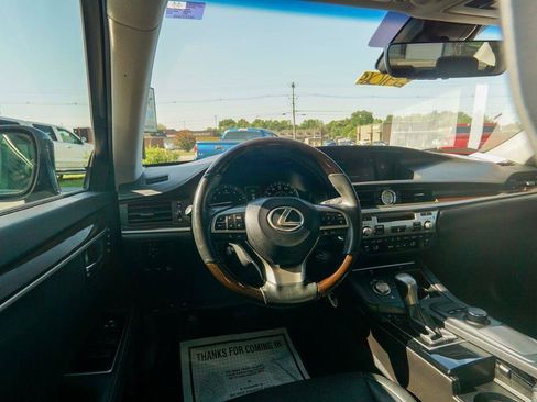 Used 2017 Lexus ES 350 w/ Premium Package FWD image 11