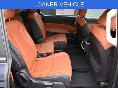 Used 2026 Kia Carnival EX FWD image 34