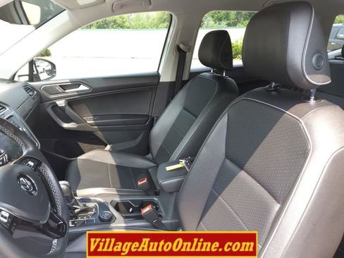 Used 2021 Volkswagen Tiguan SE image 19