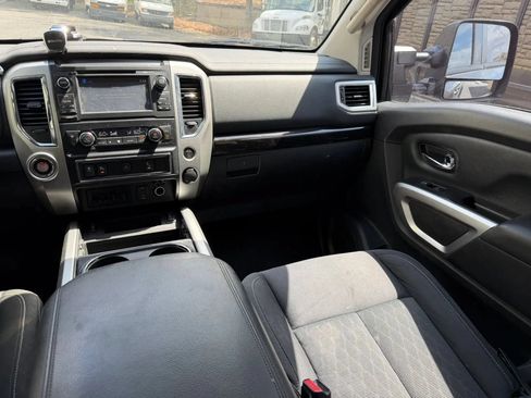 Used 2017 Nissan Titan SV RWD image 13