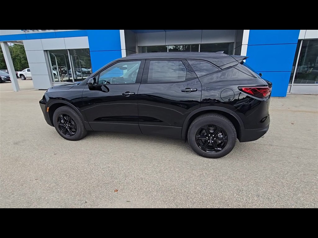 New 2026 Chevrolet Blazer LT w/ Midnight/Sport Edition AWD/4WD image 6