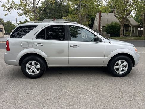 Used 2008 Kia Sorento 2WD image 8