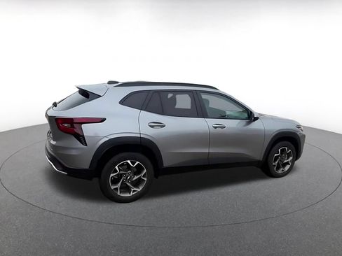 Used 2025 Chevrolet Trax LT FWD image 13