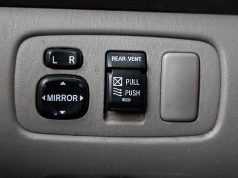 Used 2010 Toyota Sienna CE FWD image 37