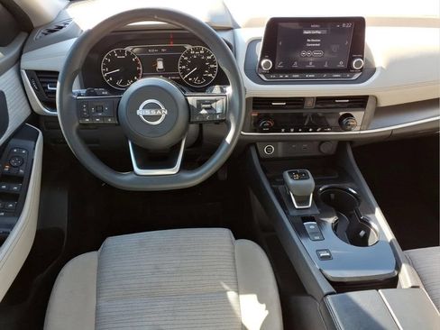 Used 2023 Nissan Rogue SV FWD image 9