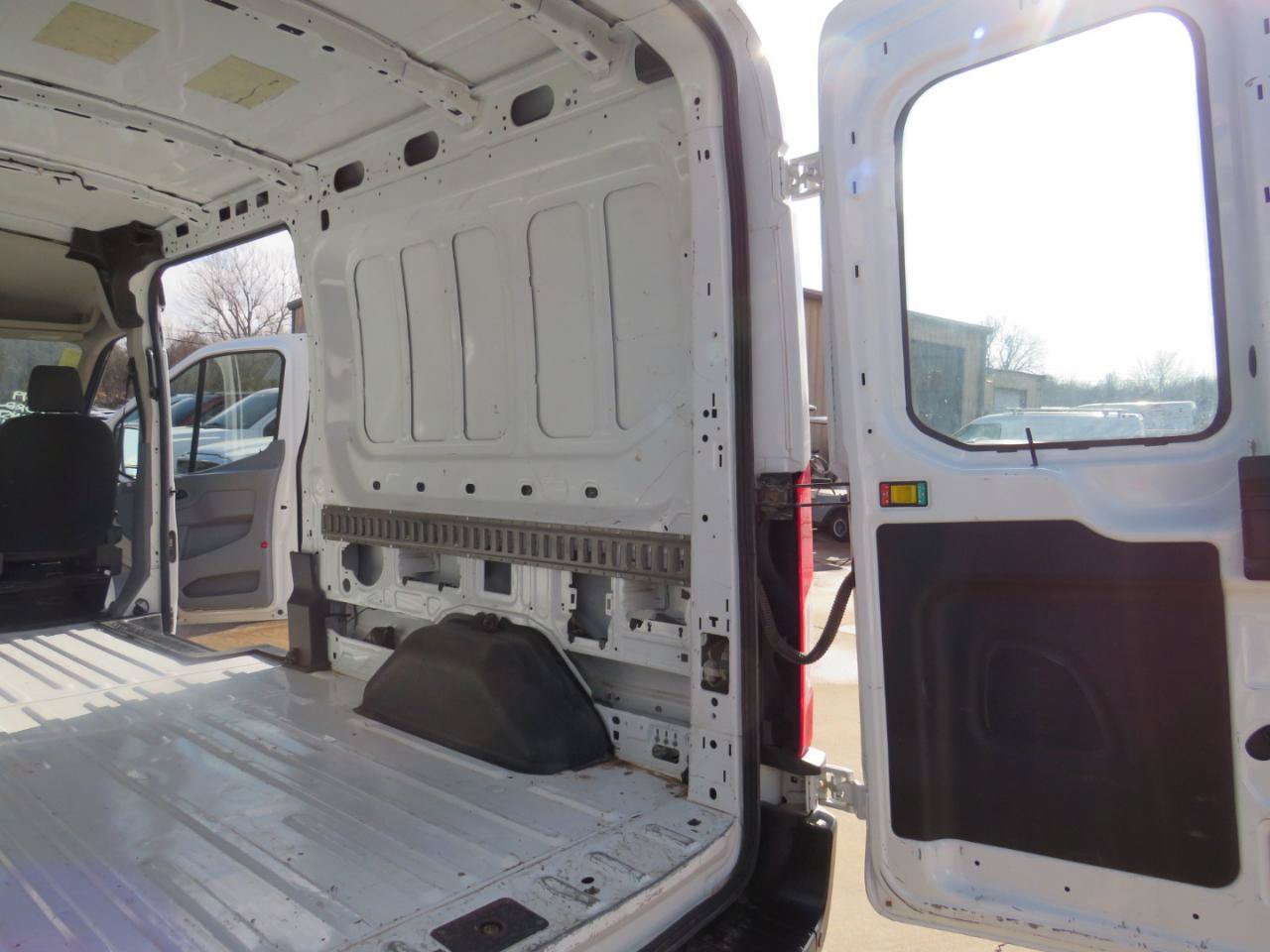 Used 2019 Ford Transit 250 148 Medium Roof RWD image 23