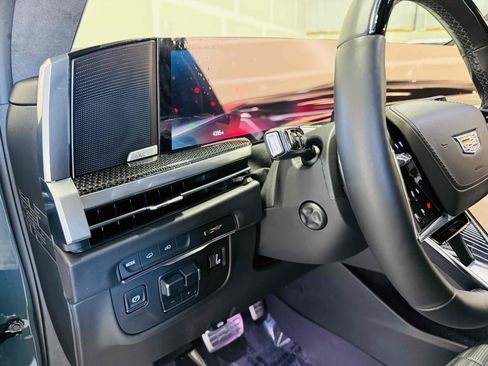 Used 2025 Cadillac Escalade V w/ LPO, ONYX Package image 41