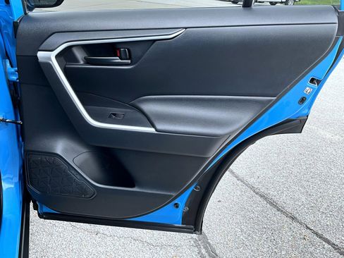 Used 2019 Toyota RAV4 LE w/ Carpet Mat Package AWD/4WD image 19