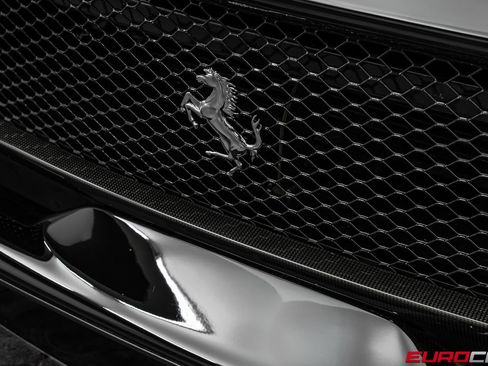 Used 2020 Ferrari 812 Superfast RWD image 11