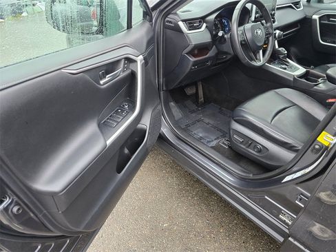 Certified 2020 Toyota RAV4 Limited image 19