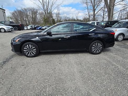 Used 2024 Nissan Altima 2.5 SV image 3