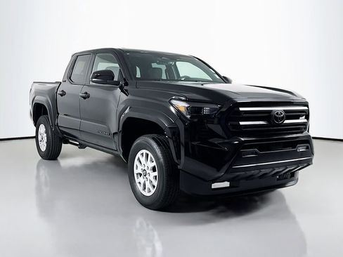 Used 2025 Toyota Tacoma SR5 image 3