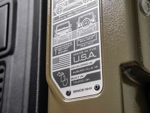 Used 2025 Jeep Wrangler Unlimited Rubicon w/ Convenience Group AWD/4WD image 10