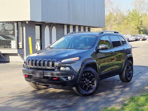 Used 2016 Jeep Cherokee Trailhawk w/ Leather Interior Group AWD/4WD image 2