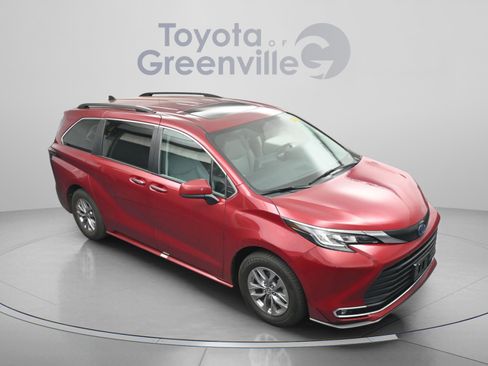 Certified 2023 Toyota Sienna XLE FWD image 20