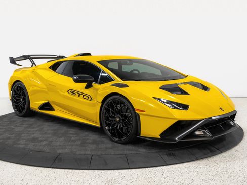 Used 2022 Lamborghini Huracan STO RWD image 12