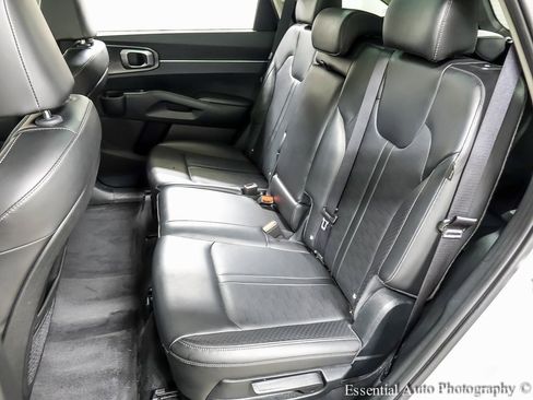 Used 2024 Kia Sorento S w/ Panoramic Sunroof Package image 11