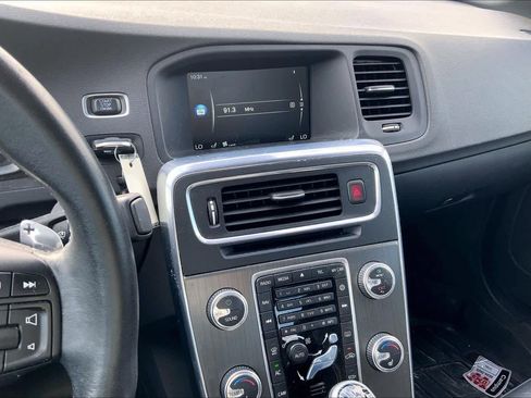 Used 2016 Volvo S60 T5 Premier w/ Convenience Package image 6