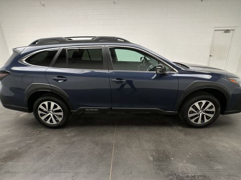Used 2024 Subaru Outback Premium AWD/4WD image 9