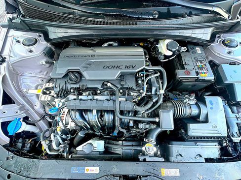 Used 2025 Hyundai Elantra Sport image 17