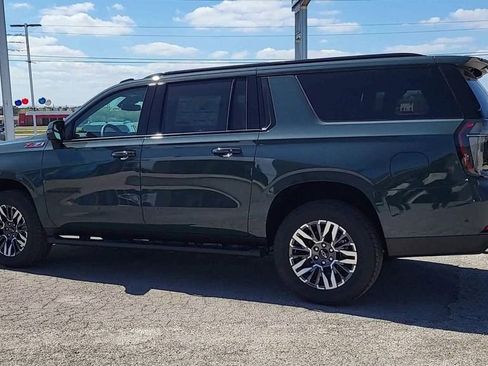 New 2026 Chevrolet Suburban Z71 w/ Comfort Package image 5