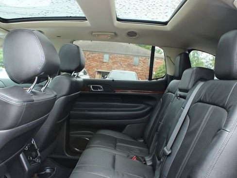 Used 2019 Lincoln MKT AWD image 31