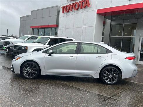 Certified 2025 Toyota Corolla SE w/ SE Premium Package image 9