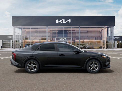 New 2026 Kia K4 LX image 8