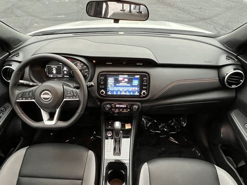 Used 2024 Nissan Kicks SR w/ SR Premium Package FWD image 11