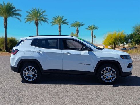 Used 2024 Jeep Compass Latitude image 6