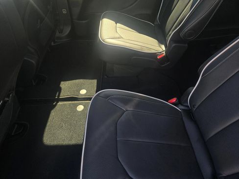 New 2027 Chrysler Pacifica Limited FWD image 5